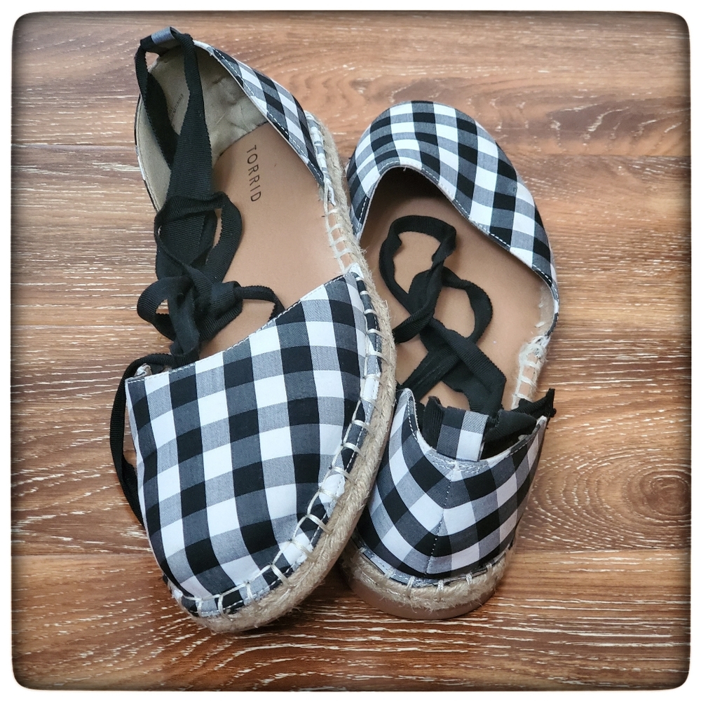 TORRID☆Ankle Wrap Espadrille Flats - Picture 2 of 4